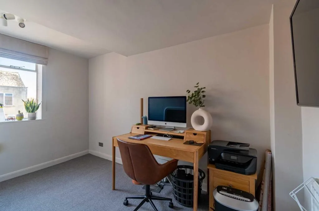 2 bedroom maisonette for rent