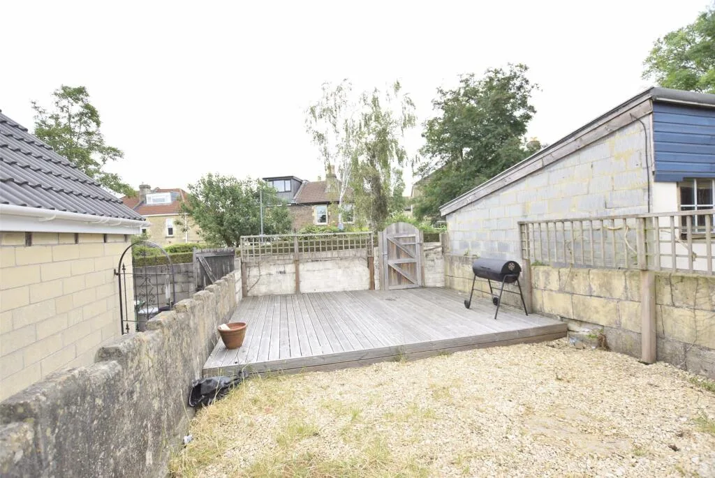 5 bedroom terraced house for rent