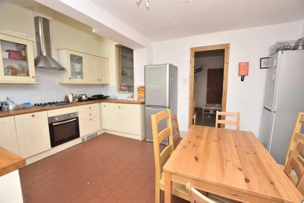 5 bedroom terraced house for rent