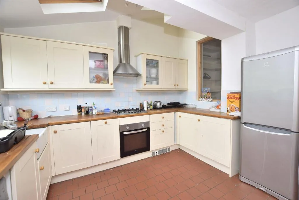 5 bedroom terraced house for rent