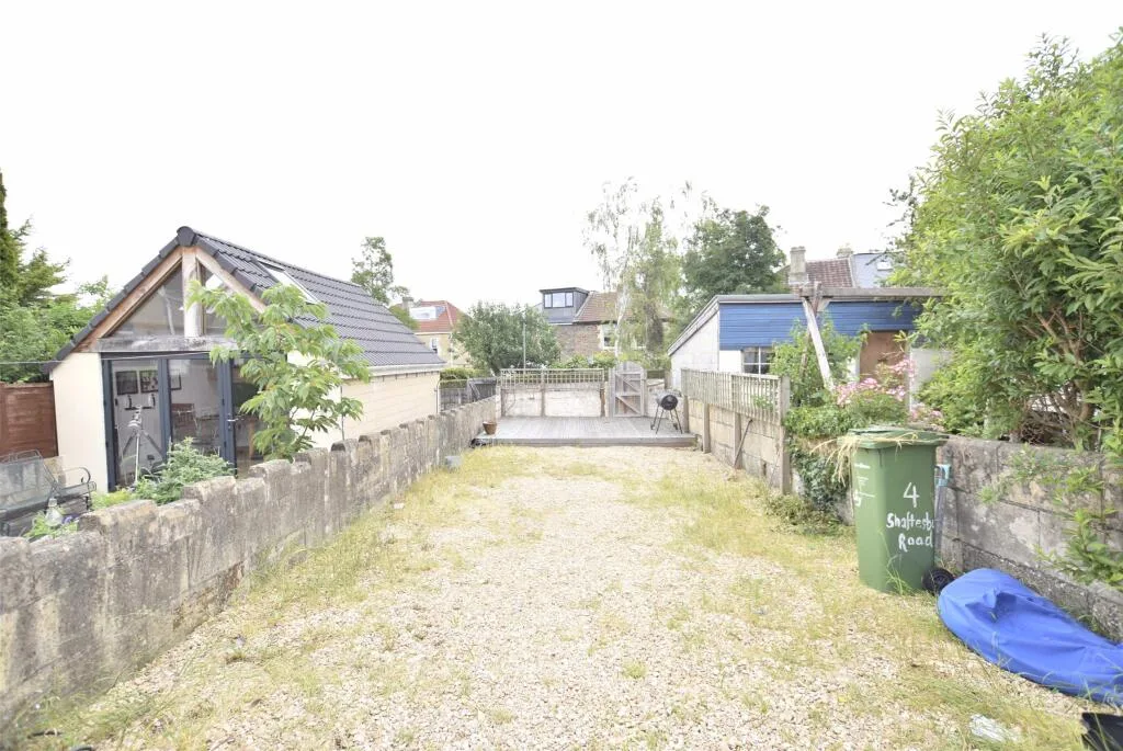 5 bedroom terraced house for rent