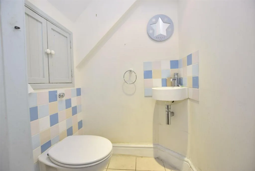 5 bedroom terraced house for rent