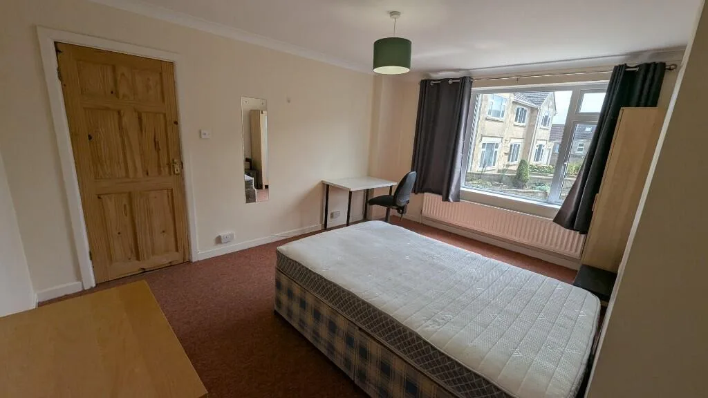 5 bedroom end of terrace house for rent