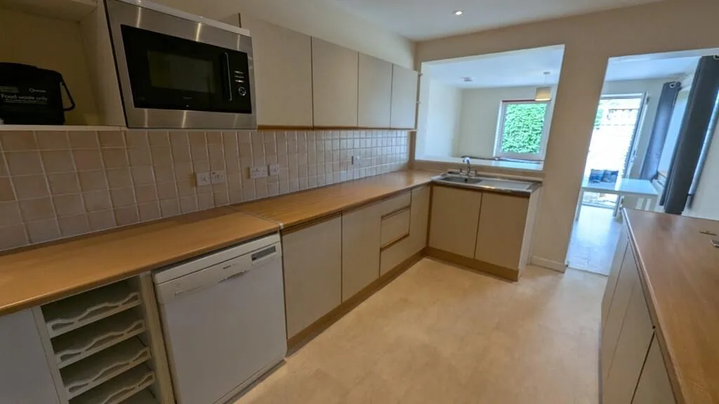 5 bedroom end of terrace house for rent