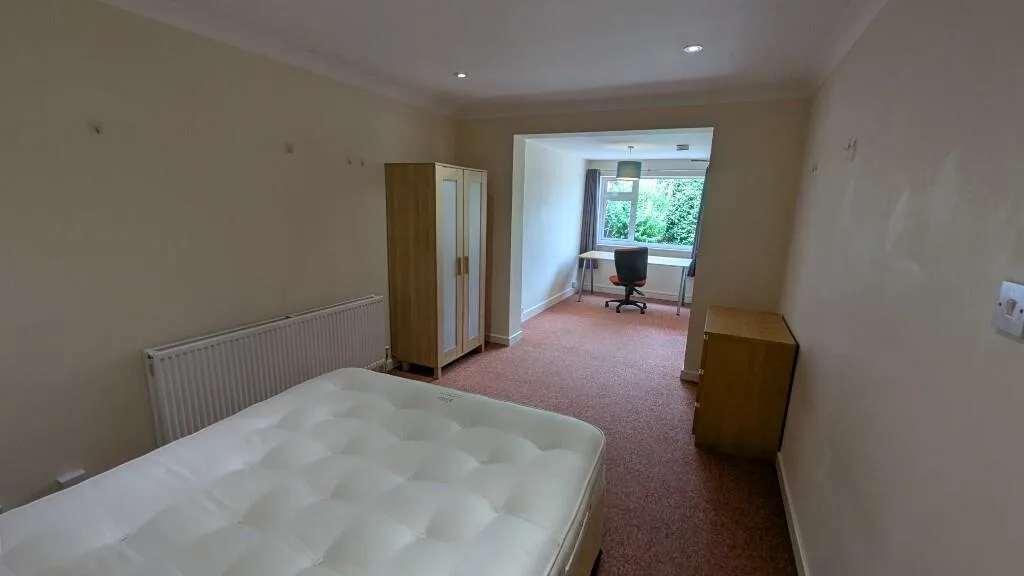 5 bedroom end of terrace house for rent