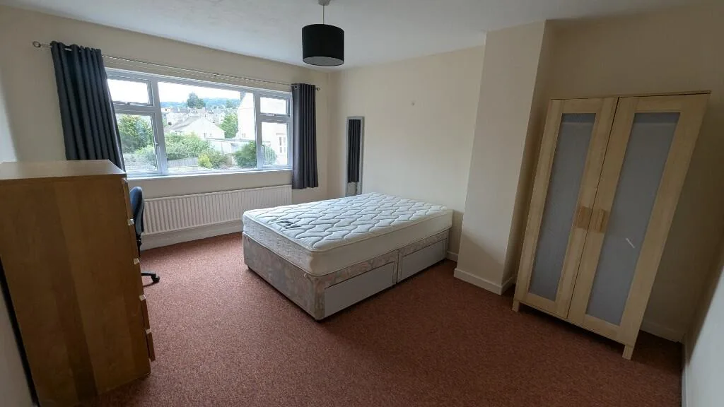 5 bedroom end of terrace house for rent