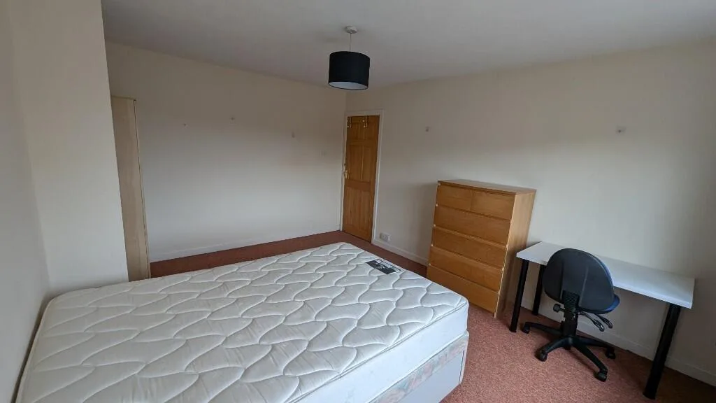 5 bedroom end of terrace house for rent