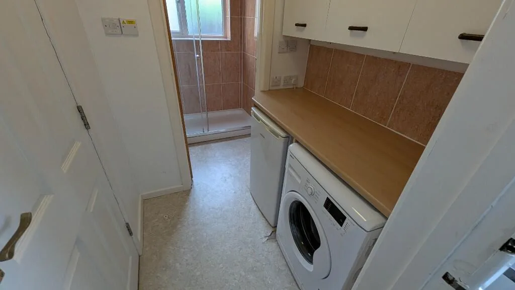 5 bedroom end of terrace house for rent