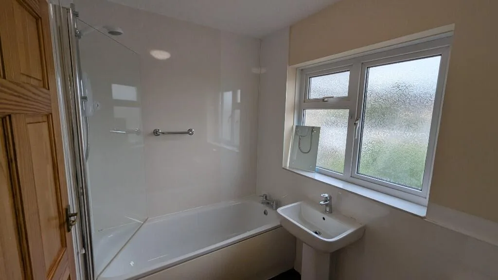 5 bedroom end of terrace house for rent