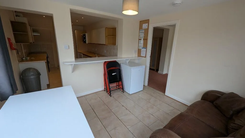 5 bedroom end of terrace house for rent
