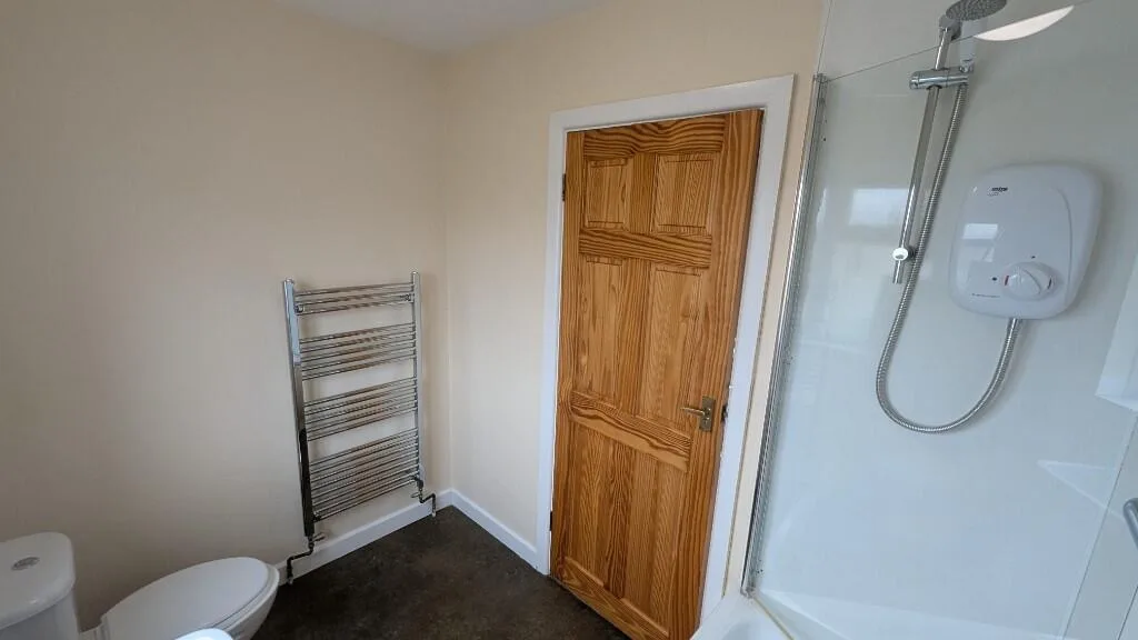 5 bedroom end of terrace house for rent