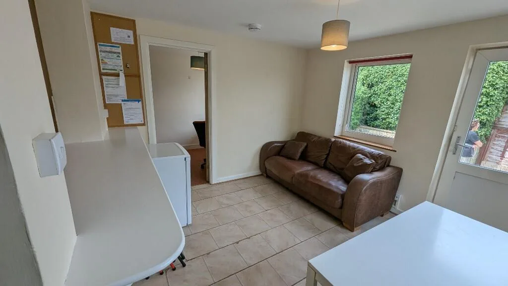 5 bedroom end of terrace house for rent