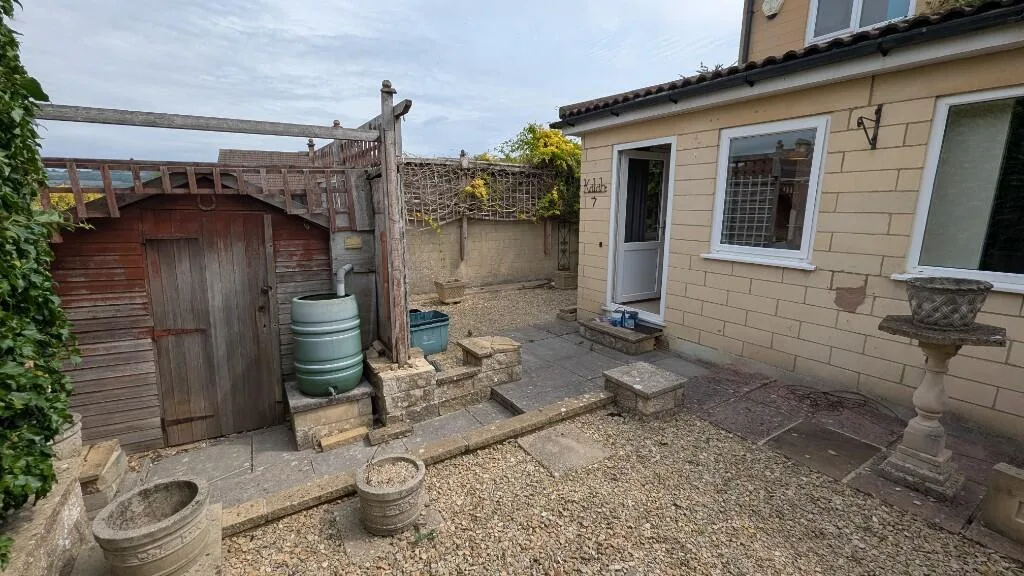 5 bedroom end of terrace house for rent