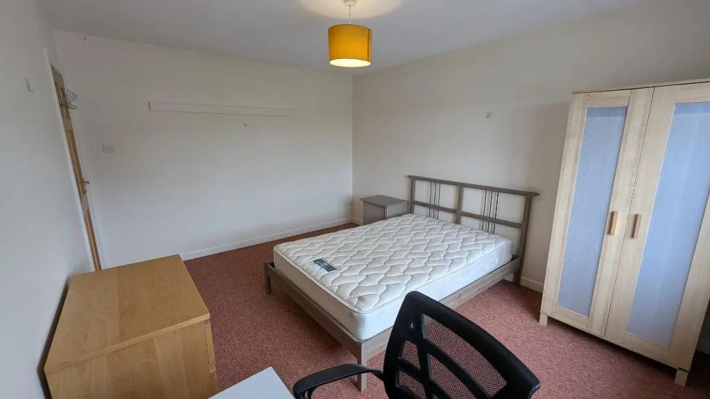 5 bedroom end of terrace house for rent