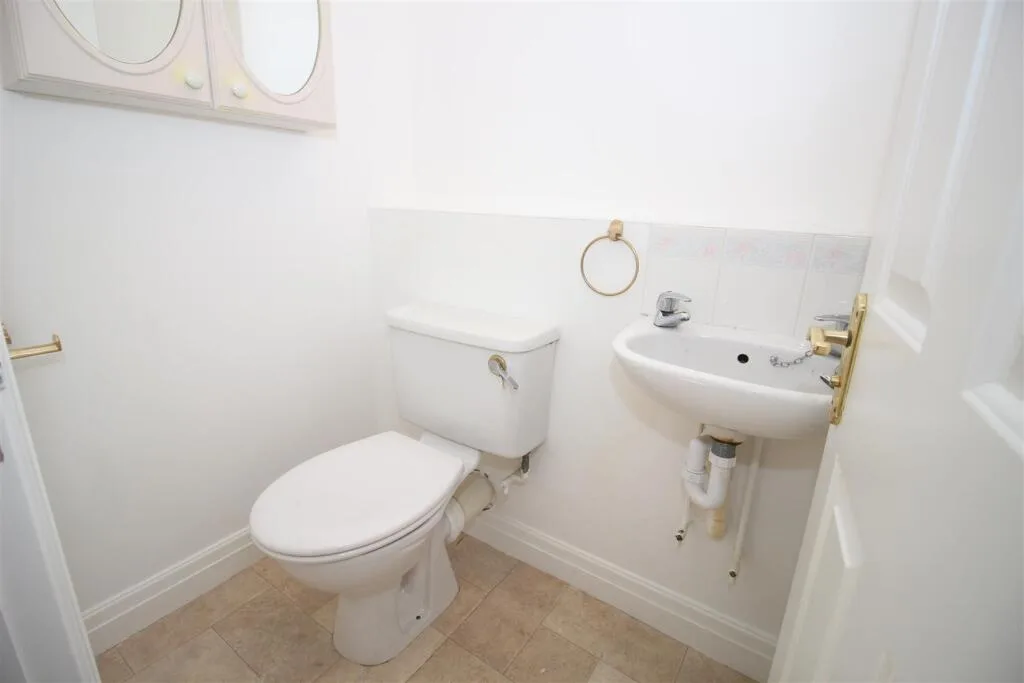 2 bedroom end of terrace house for rent