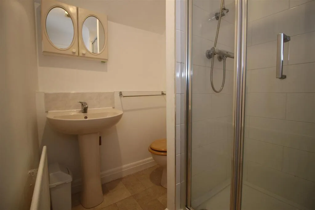 2 bedroom end of terrace house for rent