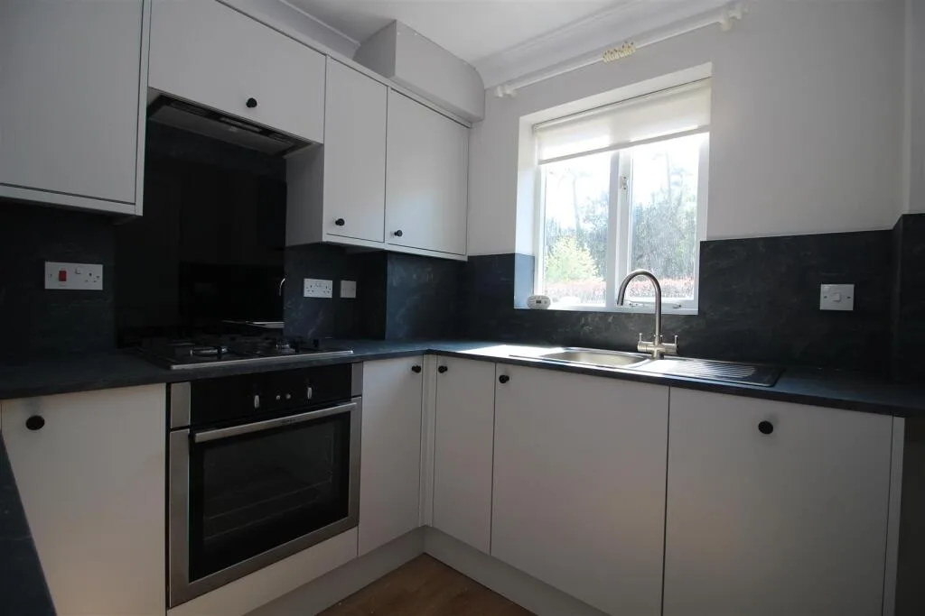 2 bedroom end of terrace house for rent