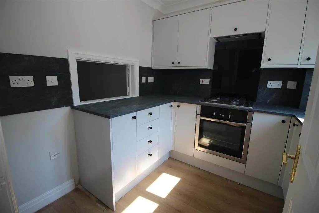 2 bedroom end of terrace house for rent