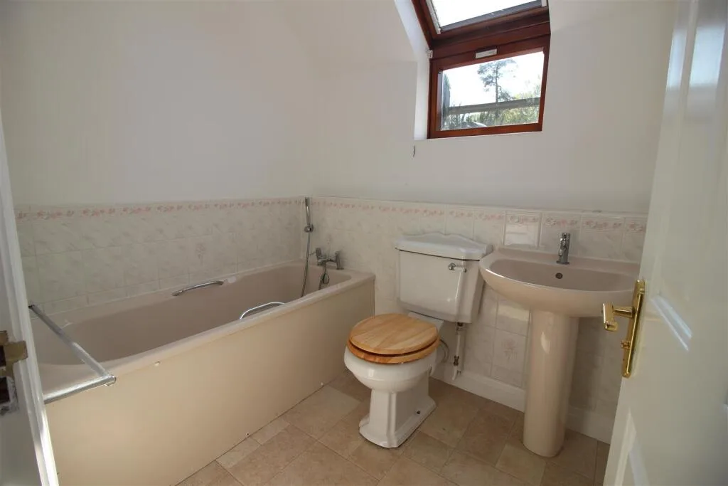 2 bedroom end of terrace house for rent