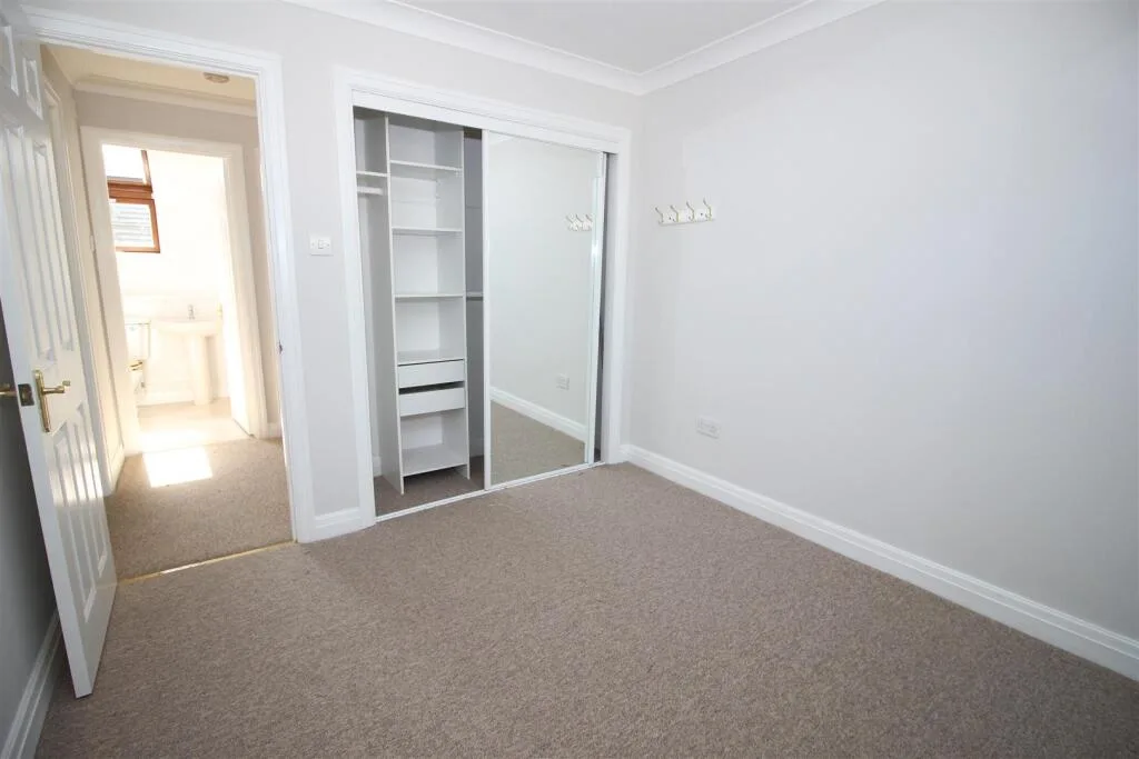 2 bedroom end of terrace house for rent