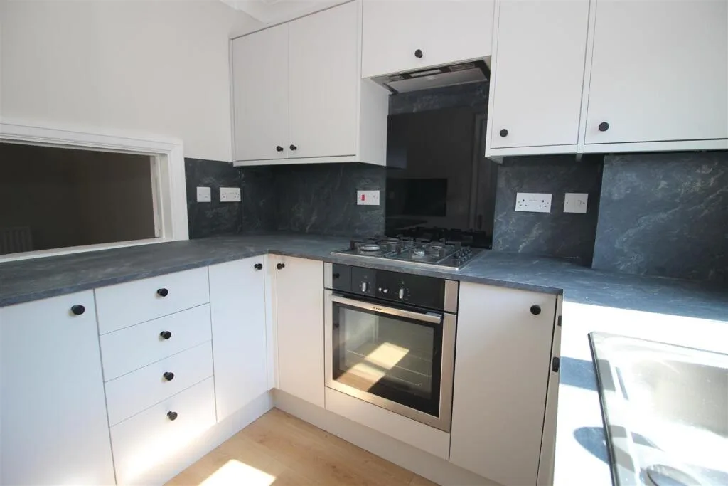 2 bedroom end of terrace house for rent