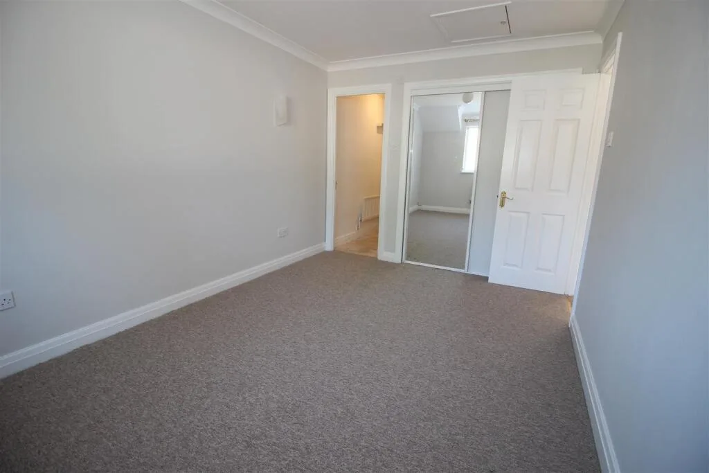2 bedroom end of terrace house for rent