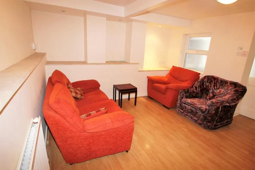 5 bedroom terraced house for rent
