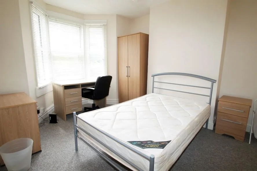 5 bedroom terraced house for rent