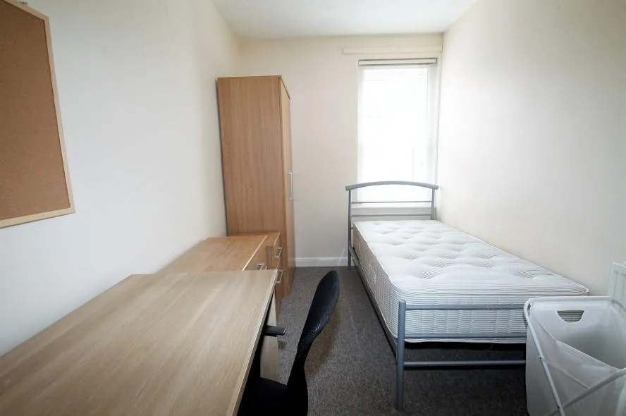 5 bedroom terraced house for rent