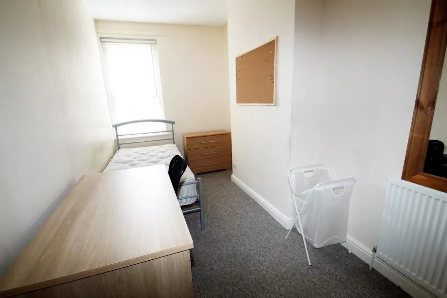 5 bedroom terraced house for rent