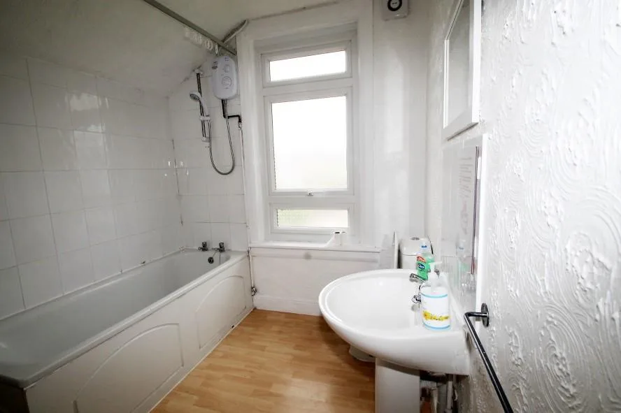 5 bedroom terraced house for rent