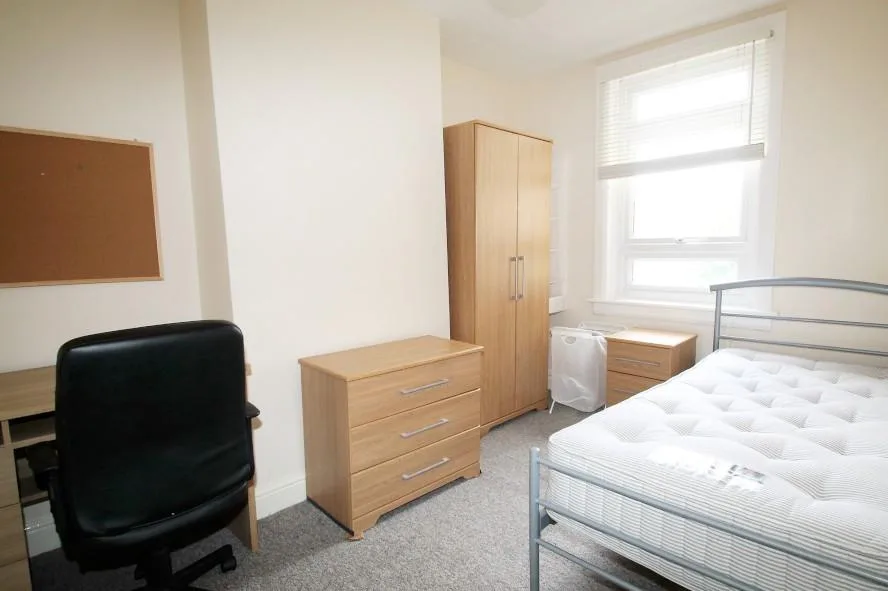 5 bedroom terraced house for rent