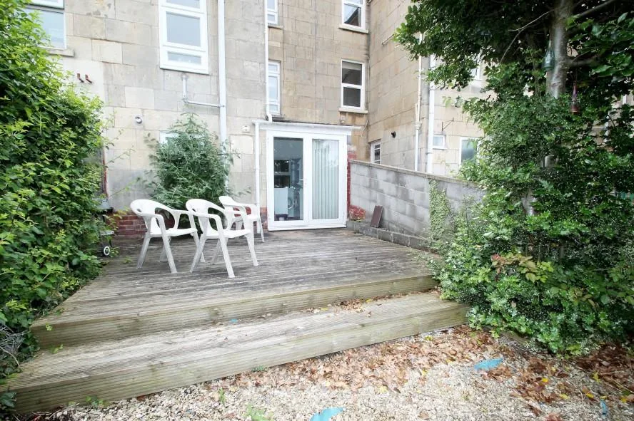 5 bedroom terraced house for rent