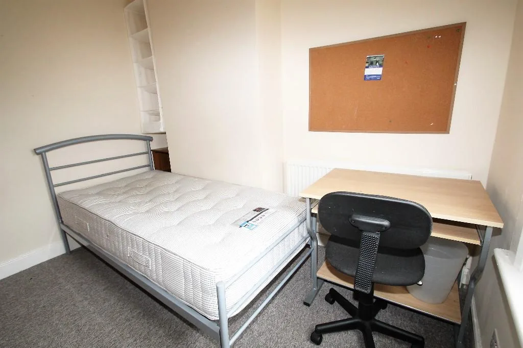 5 bedroom terraced house for rent