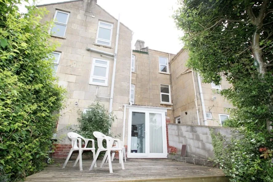 5 bedroom terraced house for rent