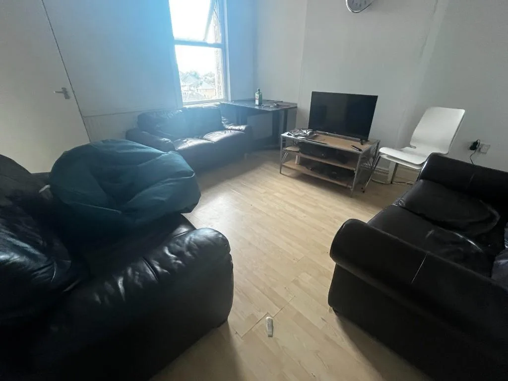 5 bedroom terraced house for rent