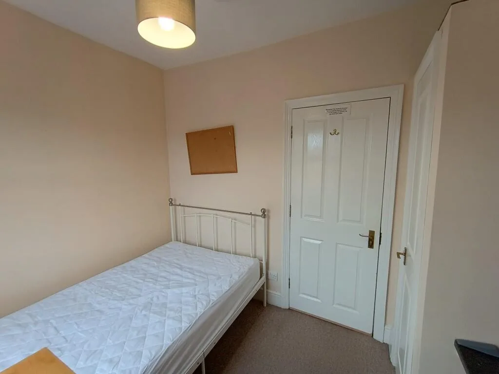5 bedroom terraced house for rent
