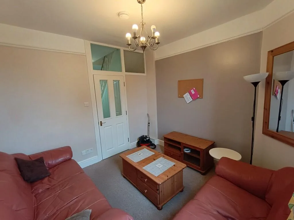 5 bedroom terraced house for rent