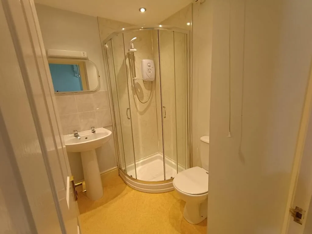 5 bedroom terraced house for rent