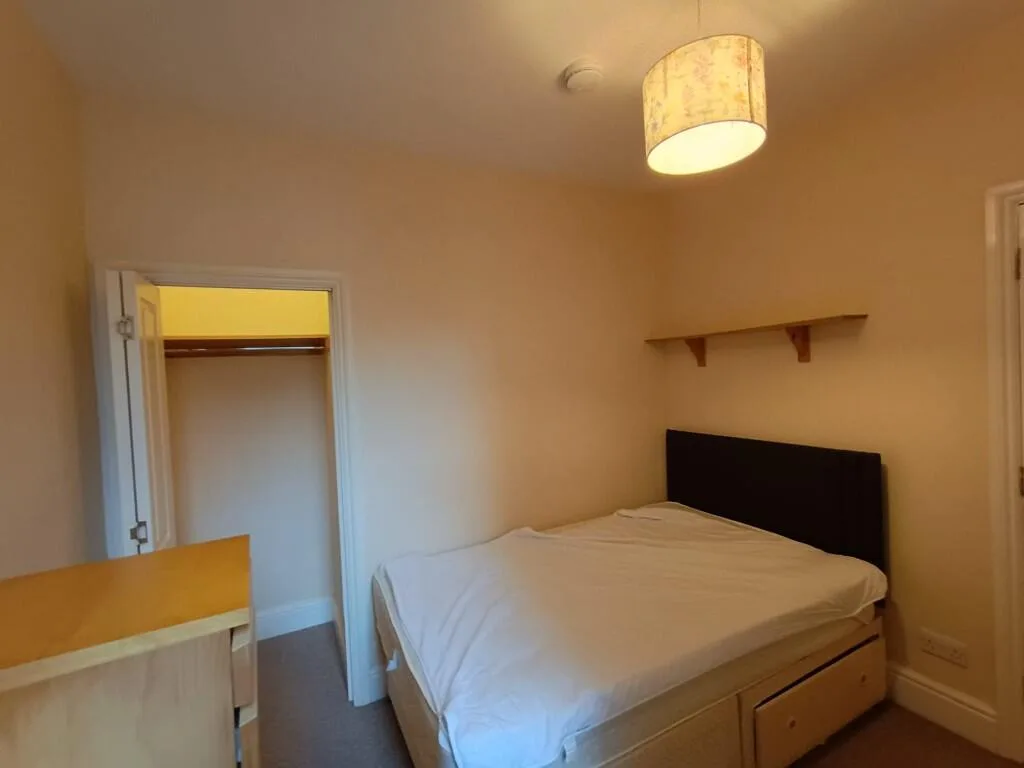 5 bedroom terraced house for rent