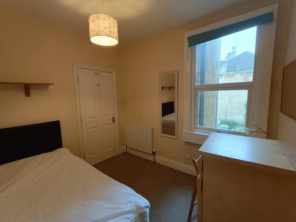 5 bedroom terraced house for rent