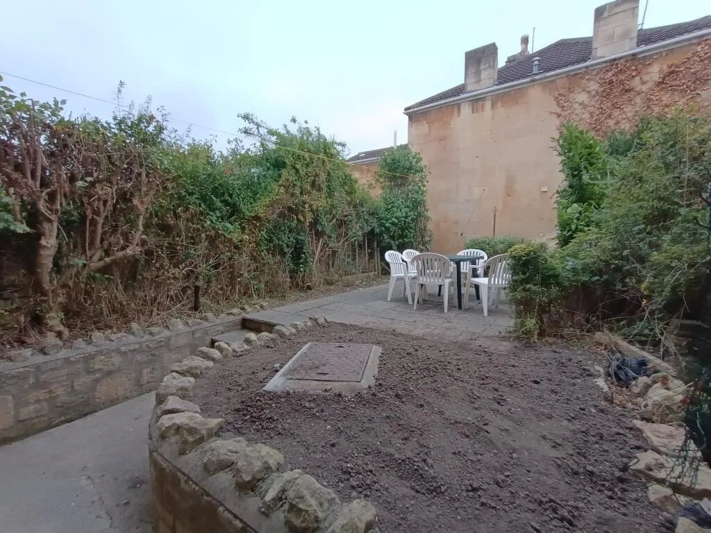5 bedroom terraced house for rent