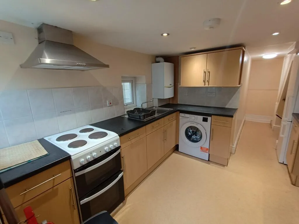 5 bedroom terraced house for rent