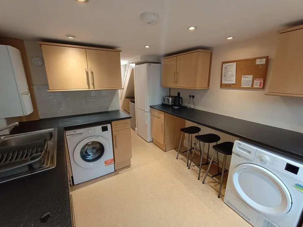 5 bedroom terraced house for rent