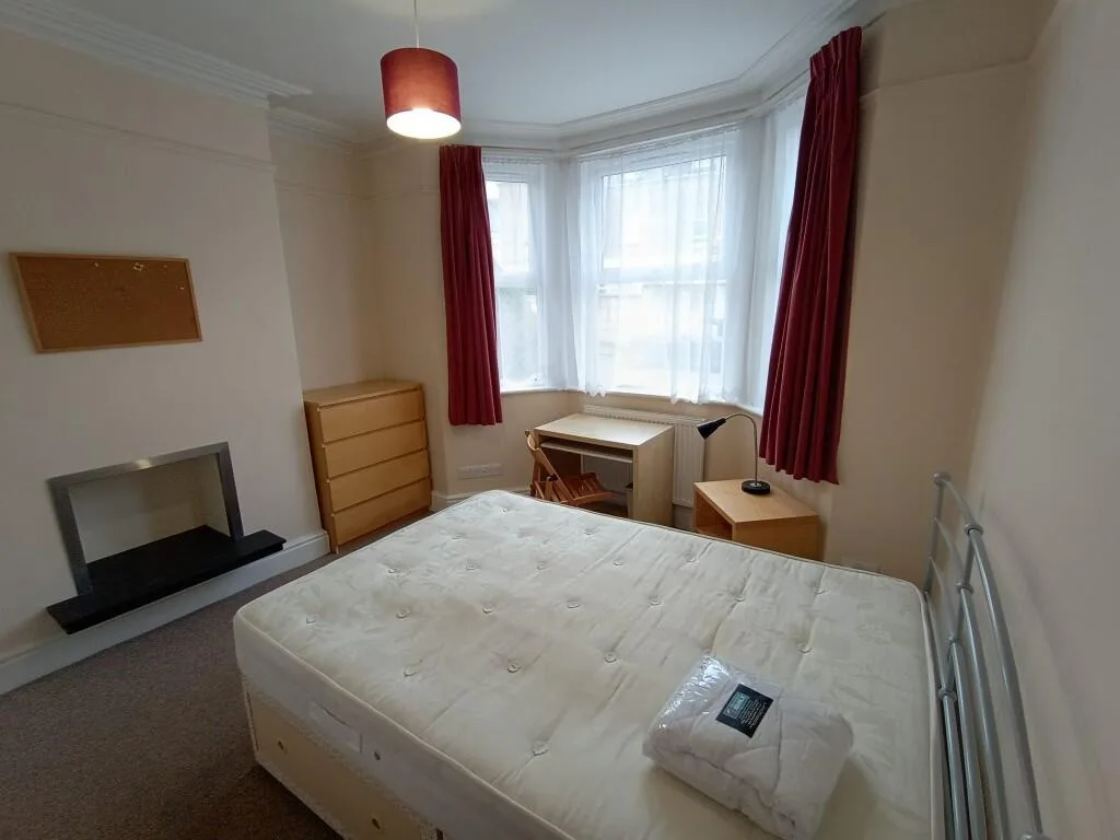 5 bedroom terraced house for rent