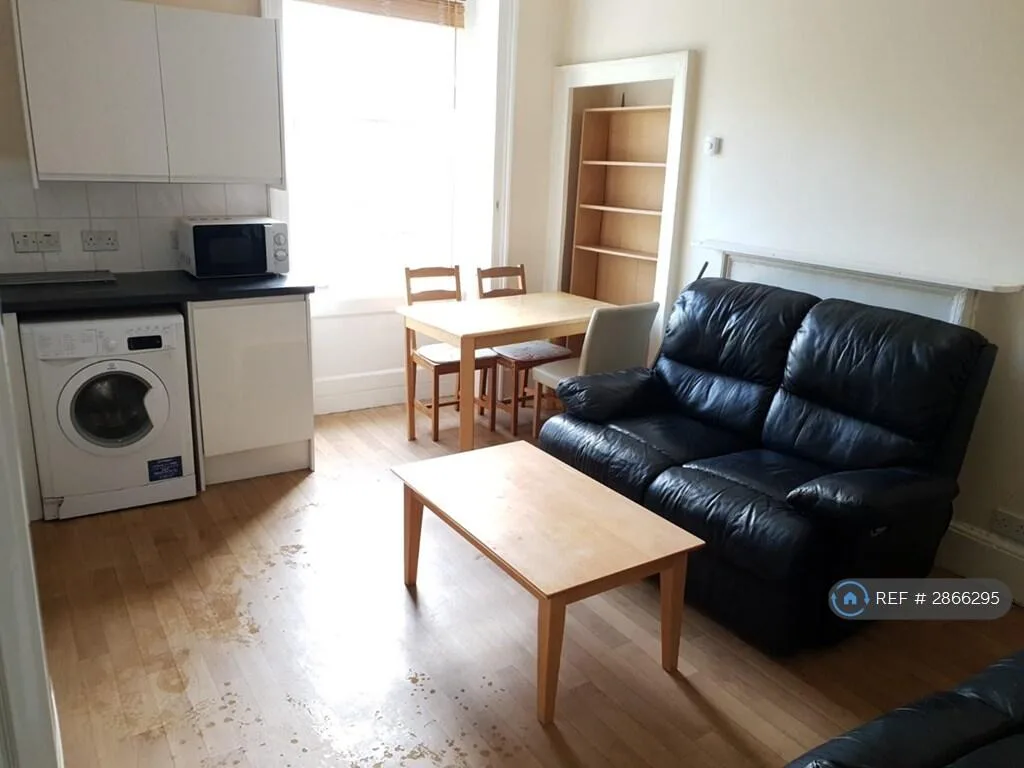 4 bedroom maisonette for rent