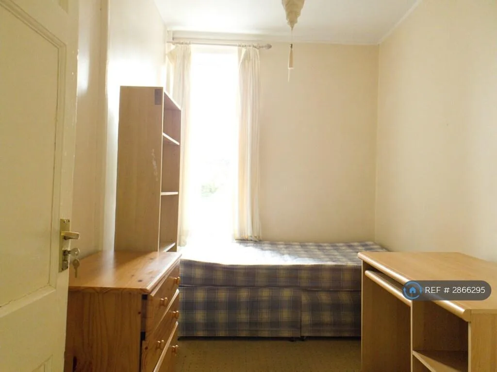 4 bedroom maisonette for rent