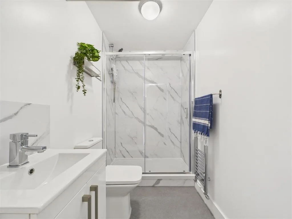 1 bedroom house share for rent