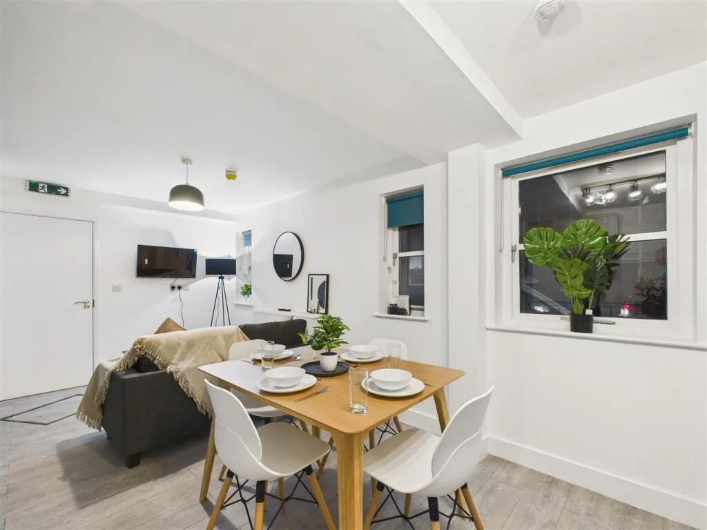 1 bedroom house share for rent