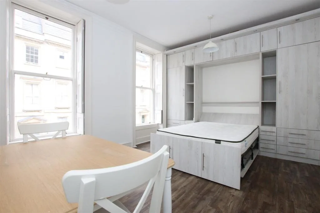 Studio flat for rent